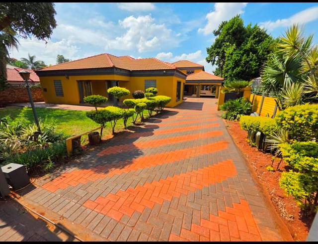 5 BEDROOM HOUSE FOR SALE IN THE ORCHARDS